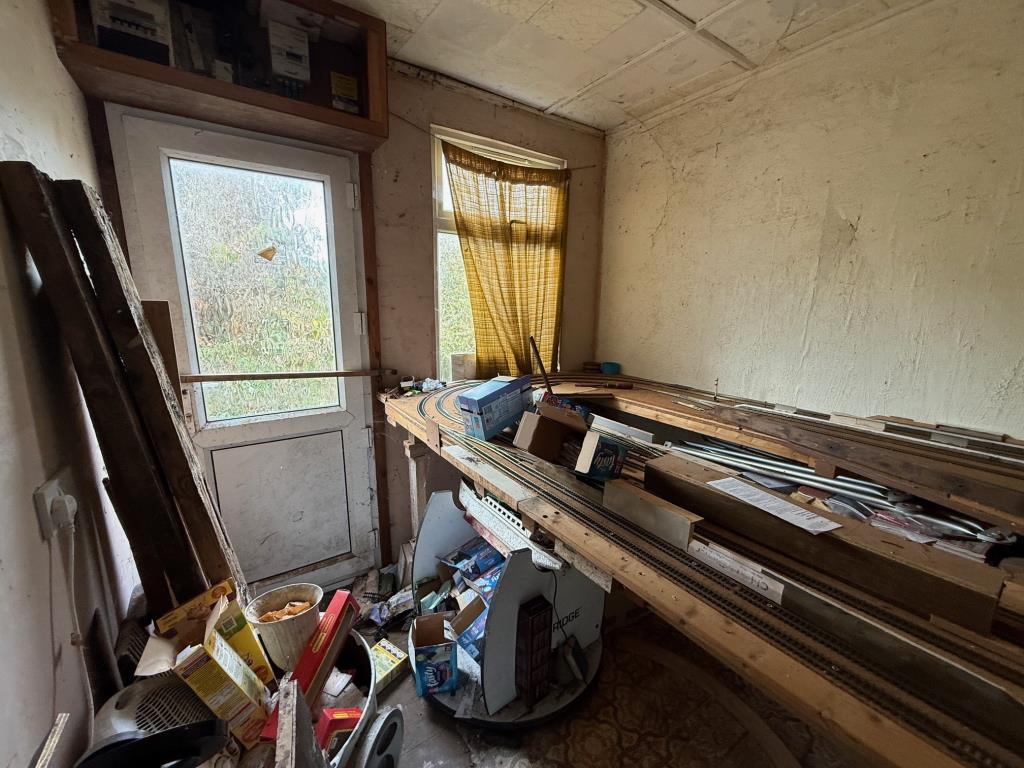 Lot: 137 - VACANT DETACHED CHALET FOR IMPROVEMENT -